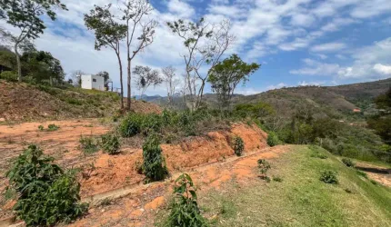 Terreno ensolarado em Secretário