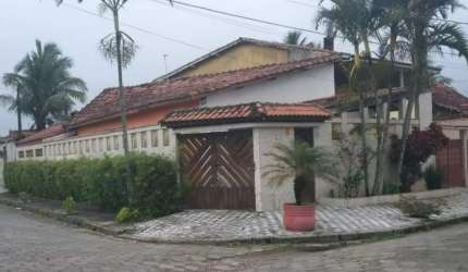 Casa a venda a 200 metros da praia em Mongaguá!