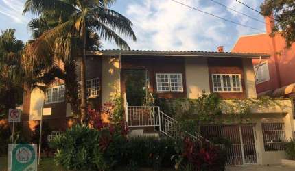 CASA de ESQUINA em Alphaville,Oportunidade! 5 Suítes, C/Piscina! ESTUDA-SE PERMUTA!