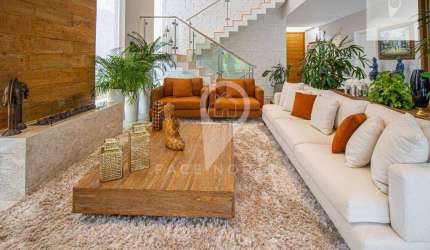 Casa  em Alphaville Mobiliada, 4 Suítes,  493 Mts de AC, Fino Acabamento!