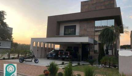 Casa de Alto Padrão em Excelente Condomínio junto à Natureza!  Piscina C/ Borda infinita C/ Vista para Mata! Estuda-se Permuta!