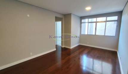 Apartamento reformado com 2 quartos , vaga demarcada e dependência no Campo Grande em Santos / SP