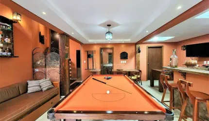 Maravilhosa casa em condomínio tranquilo e arborizado na Granja Viana.