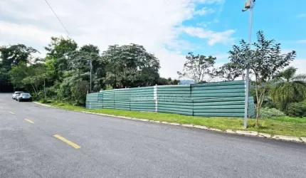 Terreno em condomínio na Granja Viana!