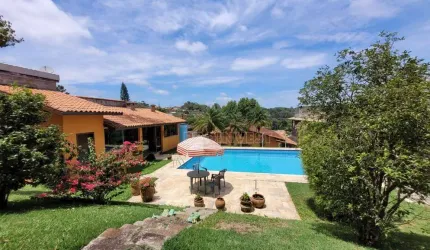 Casa com 3 dormitórios à venda, 260 m² por R$ 1.300.000,00 - São Roque - São Roque/SP