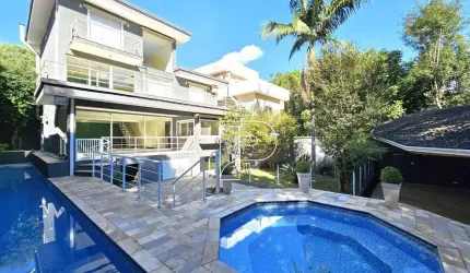 Casa com 4 suítes em condomínio na Granja Viana Km 23