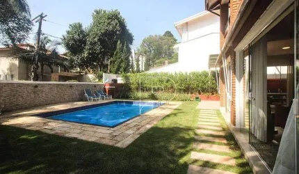 Maravilhosa casa a venda na Granja Viana!