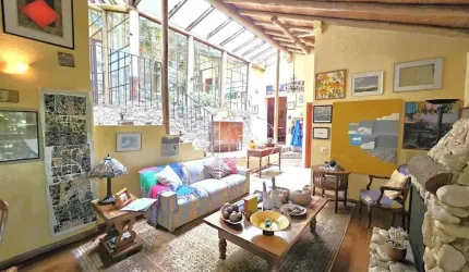 Casa em condomínio na Granja Viana!