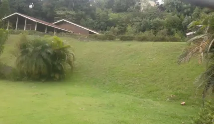TERRENO NA GRANJA VIANA AO LADO DA PADARIA DEOLA