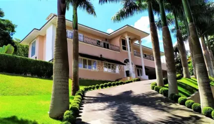 Casa de alto padrão em condomínio na Granja Viana.