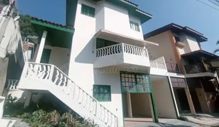 Casa com 3 dormitórios à venda, 171 m² por R$ 1.500.000 - Petit Village - Granja Viana