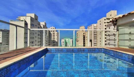 Cobertura Duplex na Praia, vista mar, 2 suítes + suíte de empregada, 1 vaga, Piscina, Churrasqueira, Pitangueiras, Guarujá.