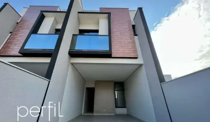 Sobrado Geminado com uma suíte mais dois quartos - Bairro: Saguaçu, Joinville/SC.