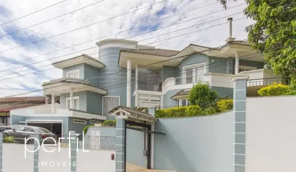 Sobrado a venda em condominio fechado com tres suites e um quarto no bairro Saguaçu - Joinville/ SC