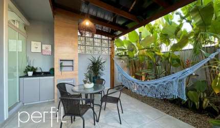 Casa a venda com dois quartos sendo duas suites no bairro Costa e Silva - Joinville/ SC
