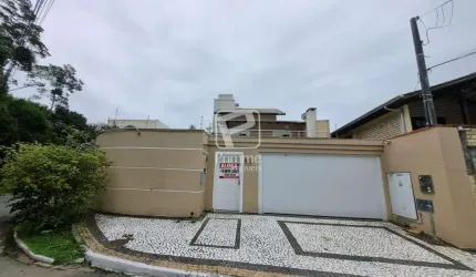 Casa de 3 pisos com piscina na praia dos amores, Praia dos Amores, Balneário Camboriú - SC