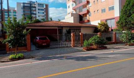 Casa com 3 dormitórios à venda por R$ 2.190.000,00 - América - Joinville/SC