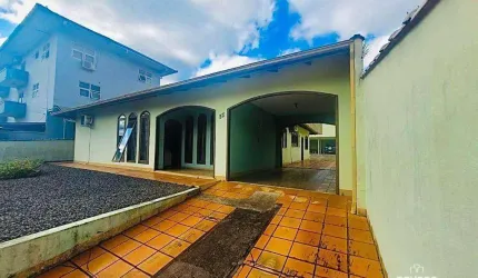 Casa com 4 dormitórios à venda, 173 m² por R$ 990.000,00 - Saguaçu - Joinville/SC