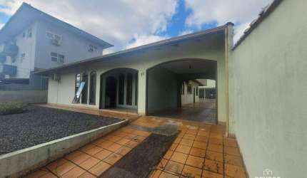 Casa com 4 dormitórios para alugar, 176 m² por R$ 5.900,00/mês - Saguaçu - Joinville/SC