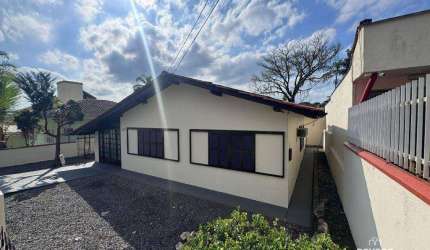Casa com 4 dormitórios para alugar, 250 m² por R$ 2.550,01/mês - Petrópolis - Joinville/SC