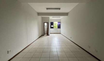 Locação | Sala Ed. Benedito Correa de Oliveira com 33,56 m², 1 vaga(s). Zona 01, Maringá/PR