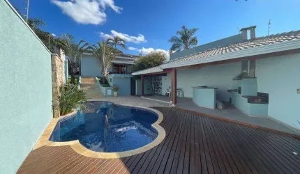 Casa de Alto Padrão com 3 Dormitórios e Piscina no Jardim Paulista, Atibaia/SP