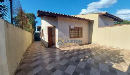 Casa Térrea com Quintal Amplo e Suíte à Venda em Atibaia