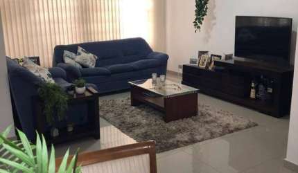 Sobrado com três quartos à venda em Jardim Caravelas