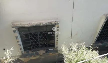 Casa com terreno de 400m² a venda no Sagrada Família