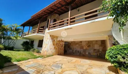 Casa com 5 quartos, sendo 2 suítes - Santa Lúcia