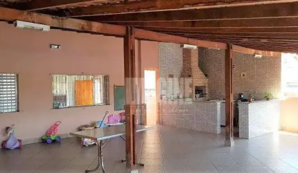 Casa na Penha com 5 Dorms, 2 Vagas, 440m²
