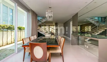 Casa em condomínio fechado com 3 quartos para alugar na Rua Augusto Zibarth, 1081, Uberaba, Curitiba por R$ 17.900