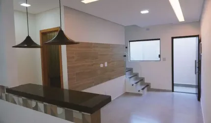 SOBRADO COM QUINTAL PRIVATIVO