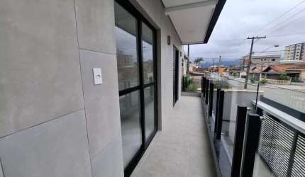 Casa à venda no Tude Bastos em Praia Grande - SP.
