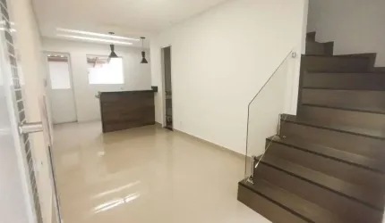 Sobrado em condomínio à Venda na Ocian em Praia Grande - SP.