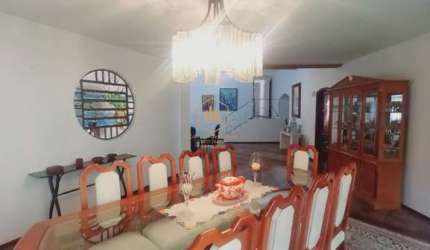 Casa à venda na Granja Viana por R$ 3.400.000, com 4 suítes