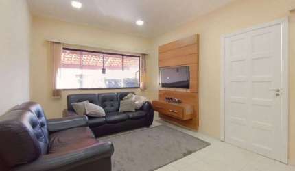 Casa com 3 dormitórios à venda, 120 m² por R$ 640.000,00