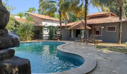 LINDA CASA TERREA PROXIMO A FERNANDO CORREA