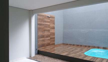 Casa térrea com piscina no Santa Cruz 2