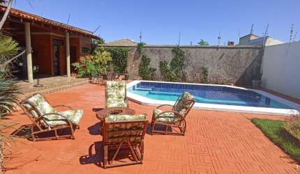Sobrado no Shangri-Lá com 4 suítes e energia solar
