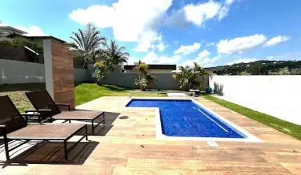 Casa a venda em Vinhedo em condomínio.