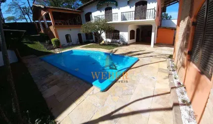 LINDA CASA COM ÁREA VERDE E PISCINA – GRANJA VIANNA!!!