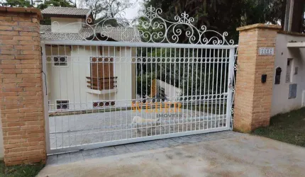Linda casa rodeada pela natureza