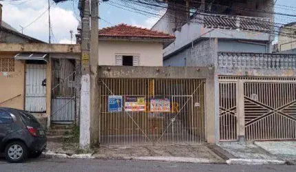 Casa ´terrea ampla, espaçosa,1 vaga de garagem, com sacada ampla.