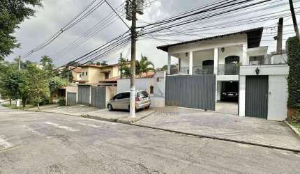 4 suítes, salão festas, escritório, adega, 7vagas (4 cobertas). Espaço p/ piscina e gourmet!