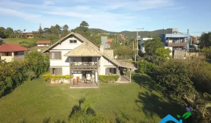 Casa para venda 2 quartos em praia do Rosa.