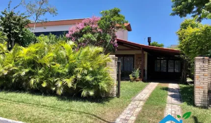 Casa para venda com 2 suítes no centro de Garopaba-SC.