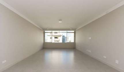 Apartamento tipo para venda com 4 quartos, sendo 1 suíte, 212m²