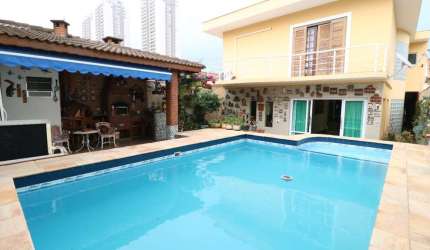 Sobrado para venda com 3 quartos, sendo 3 suítes, 283.79m²