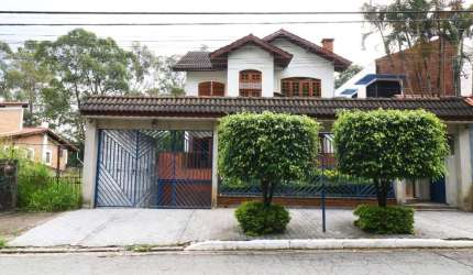 Sobrado para venda com 5 quartos, sendo 3 suítes, 400m²